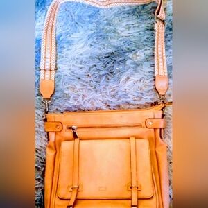 Elegant Tan Leather Crossbody Bag